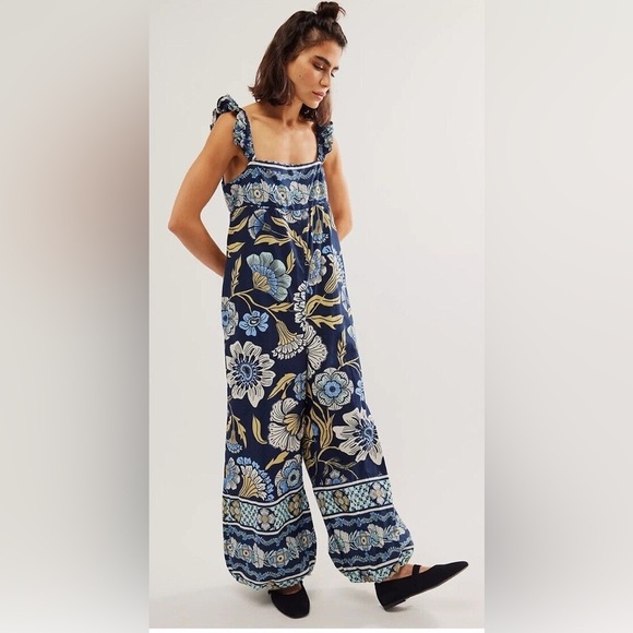 FREE PEOPLE Bali Albright Floral Jumpsuit Navy Size Small $148 MSRP B2726 - Picture 1 of 5